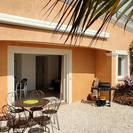 Valcros Paradis بيت للعطل